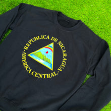 Cargar imagen en el visor de la galería, NICARAGUA ESCUDO CREWNECK NEGRO🇳🇮